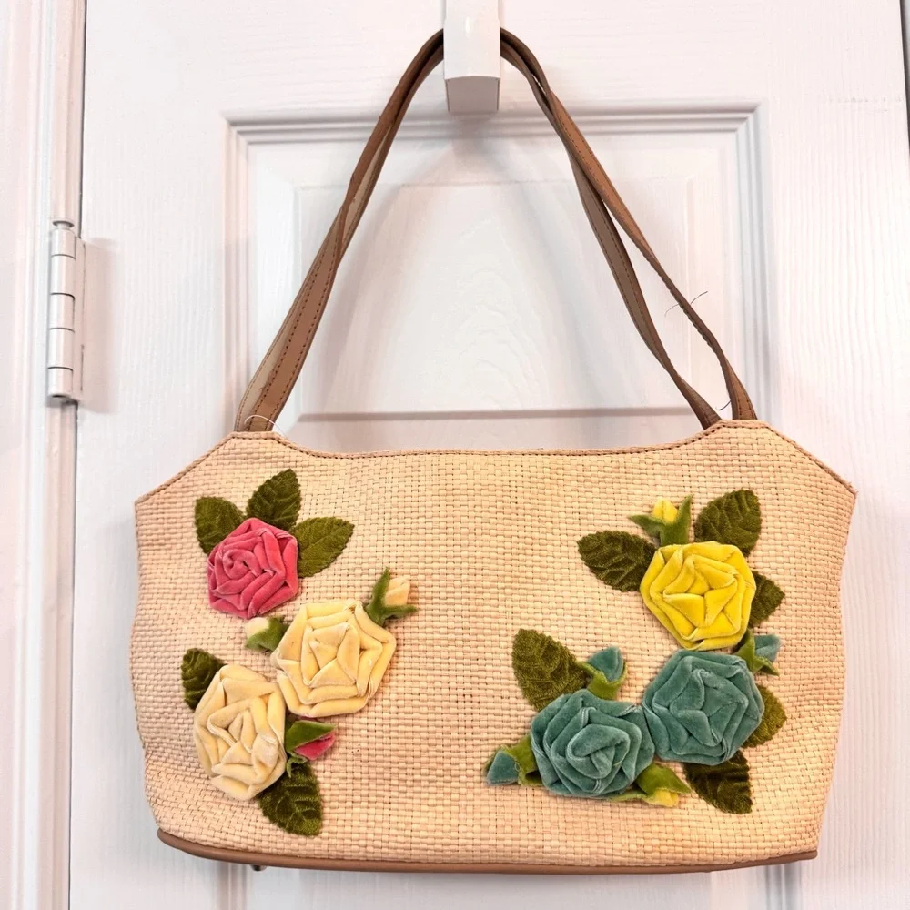 Fossil Forever Cottagecore Straw tote with Velvet flowers new - Picture 2 of 7